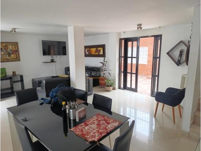 Casas, Venta en La Flora