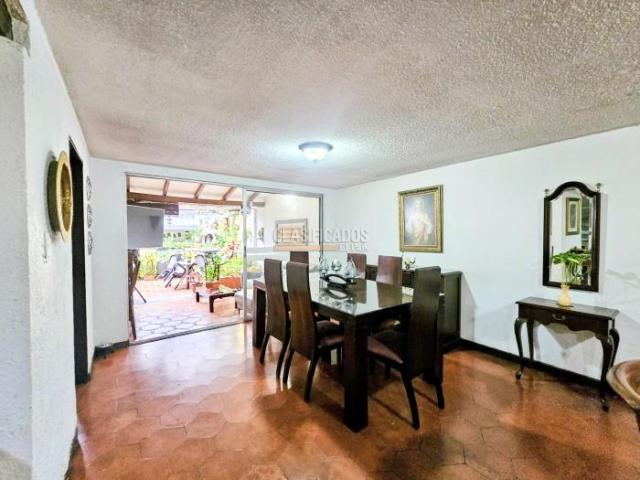 Casas, Venta en Prados del Norte