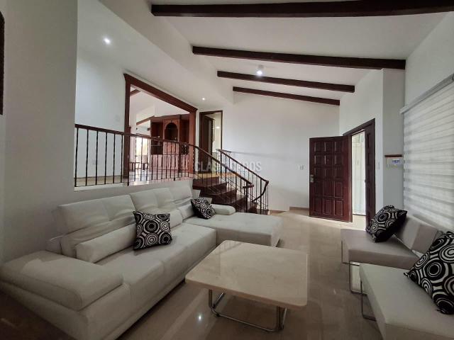 Casas, Venta en Santa Mónica Residencial