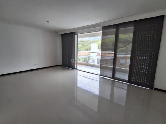 Apartamentos, Venta en Altos Menga
