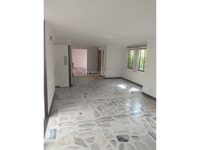 Casas, Venta en La Flora