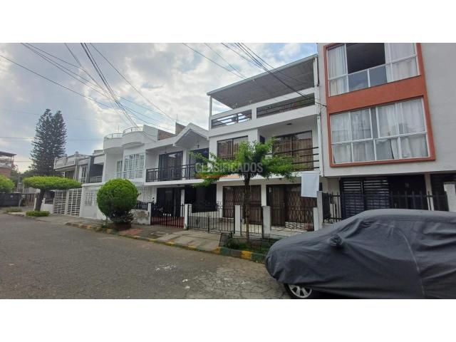 Casas, Venta en Paseo de los Almendros