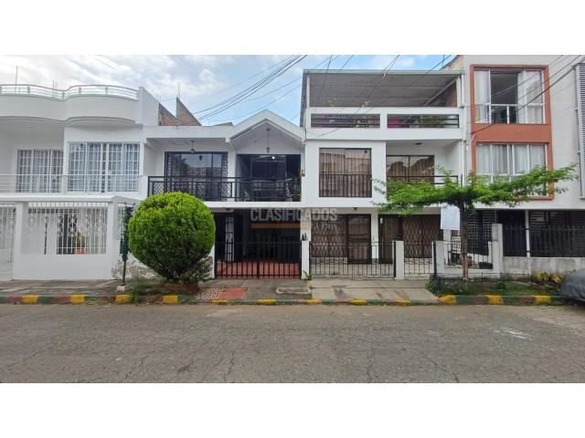 Casas, Venta en Paseo de los Almendros
