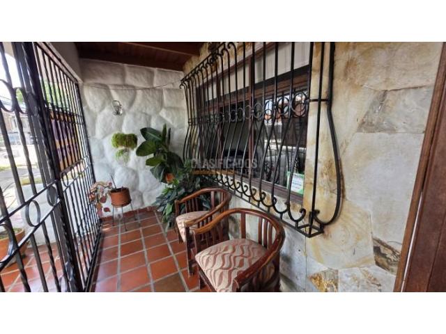 Casas, Venta en Prados del Norte