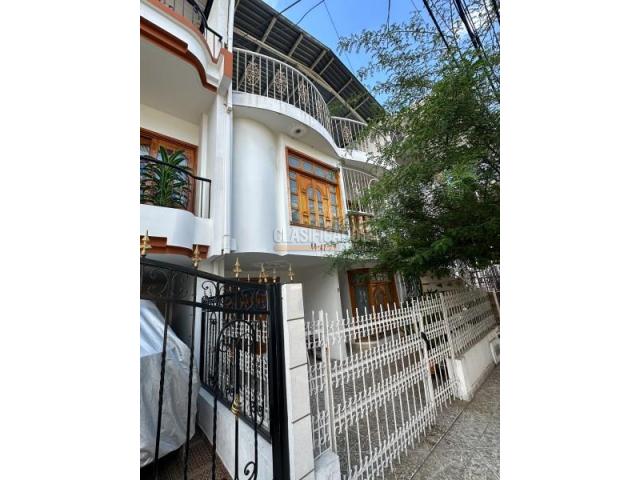 Casas, Venta en Paseo de los Almendros