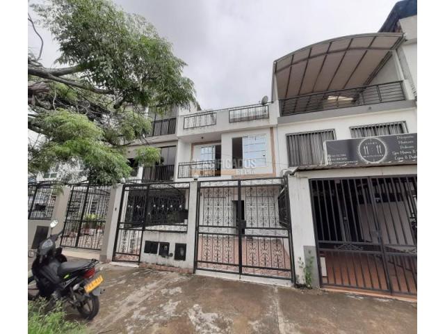 Casas, Venta en Ciudad 2.000