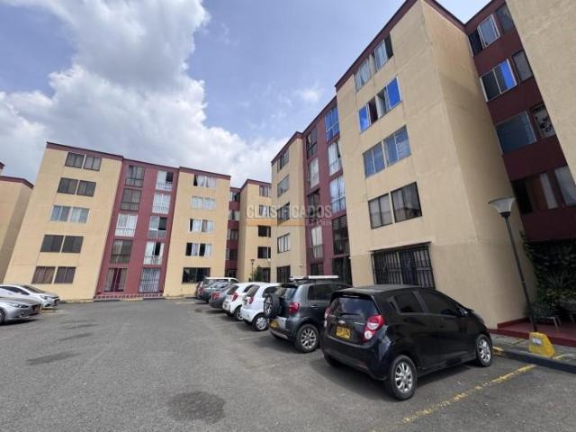 Apartamentos, Venta en Brisas de los Álamos