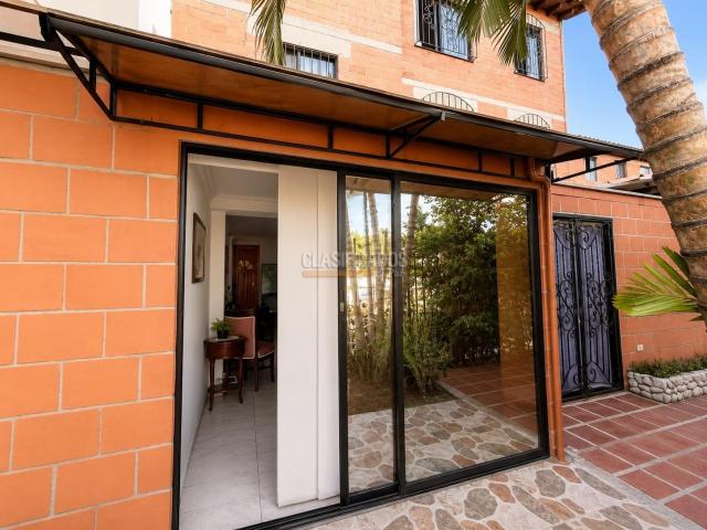 Casas, Venta en Villa del Sol