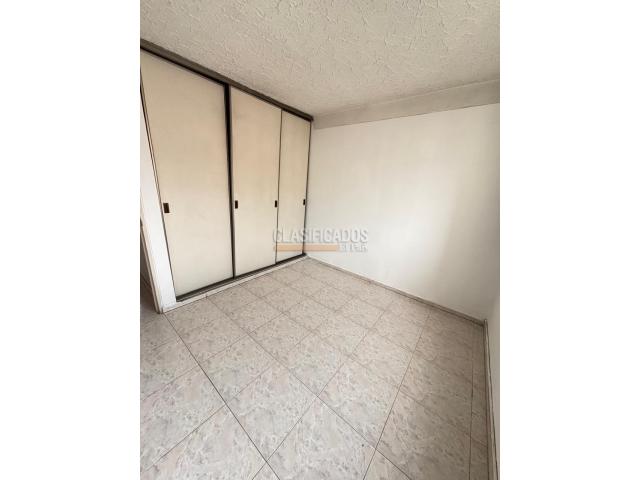 Apartamentos, Venta en Urbanización Colseguros