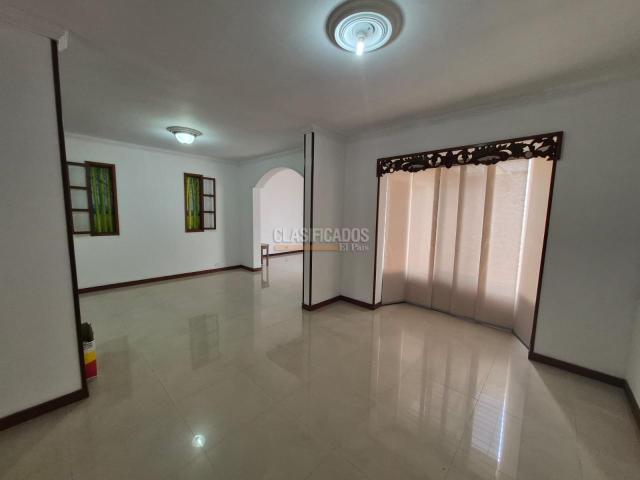 Casas, Venta en Ciudad Jardín