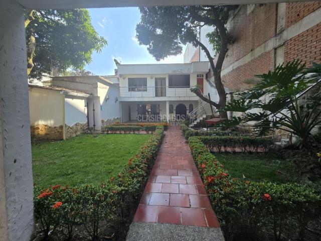 Casas, Venta en Ciudad Jardín