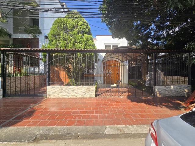 Casas, Venta en Ciudad Jardín