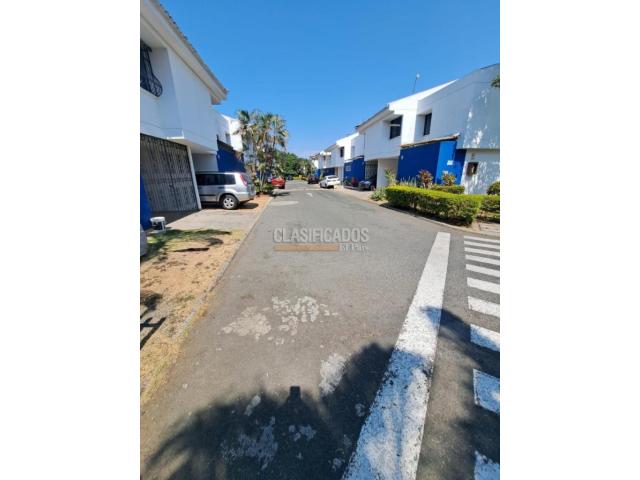 Casas, Venta en La Hacienda