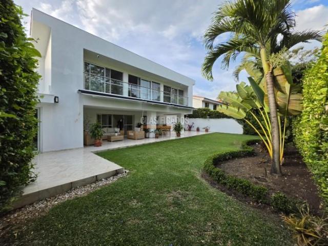 Casas, Venta en Ciudad Jardín