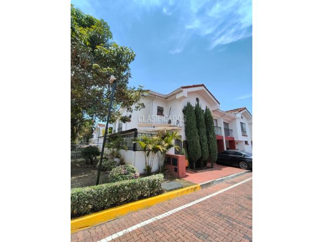 Casas, Venta en Ciudad Jardín