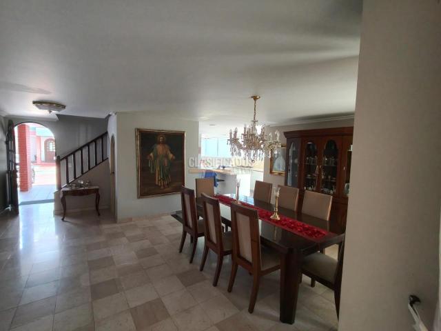 Casas, Venta en Ciudad Jardín