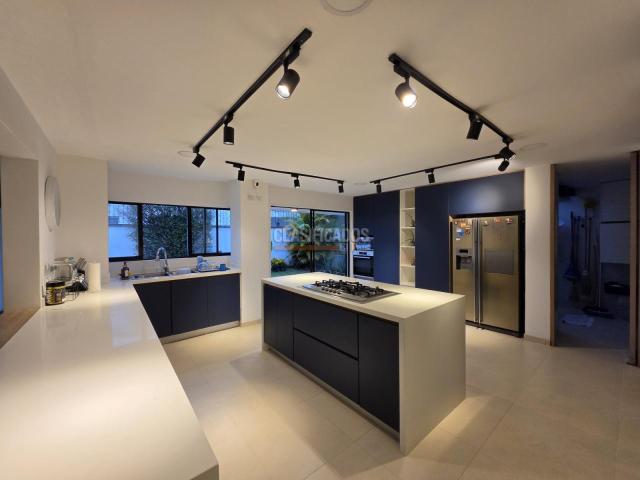 Casas, Venta en Ciudad Jardín