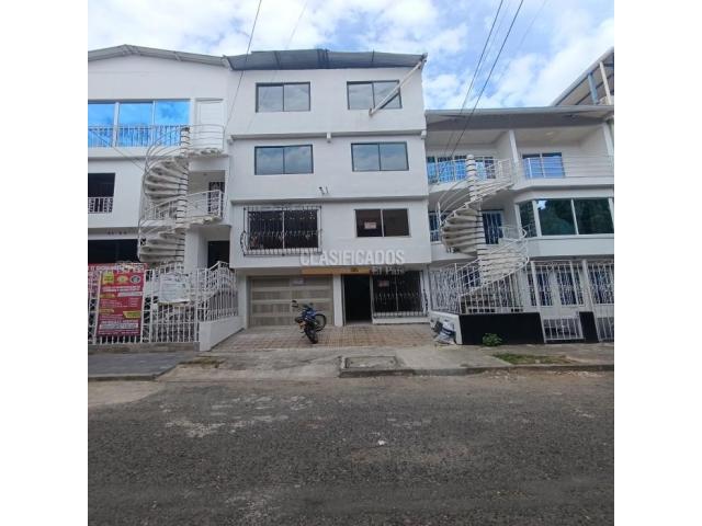 Casas, Venta en Ciudad 2.000