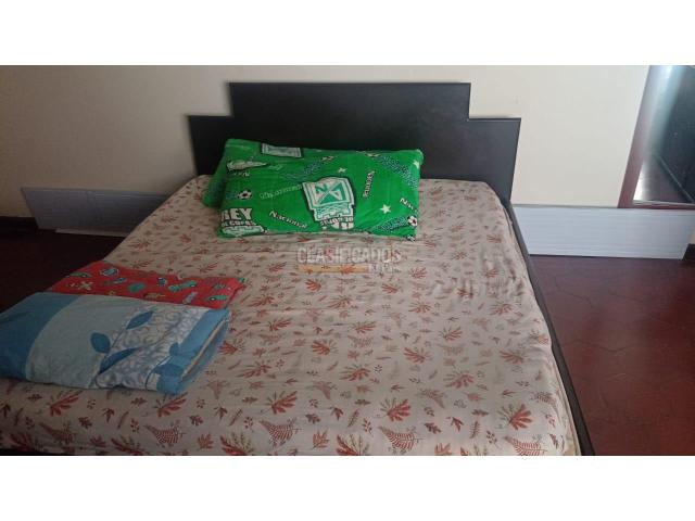 VENDO CAMA Y NOCHERO