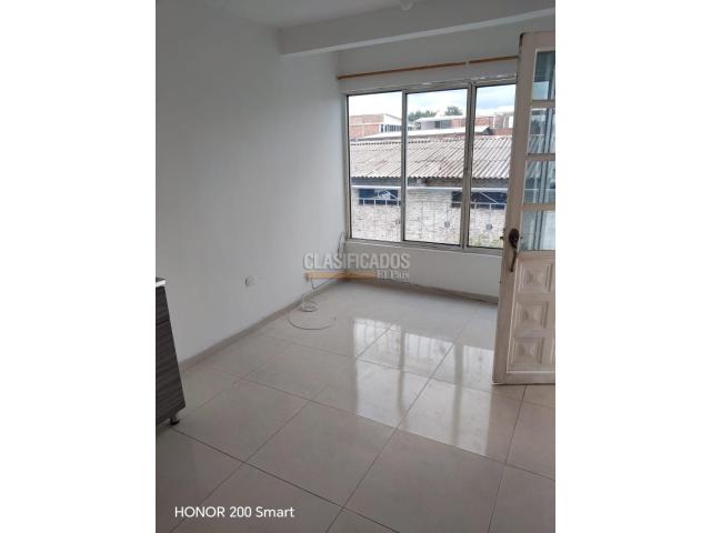 Apartaestudios, Alquiler en Yira Castro