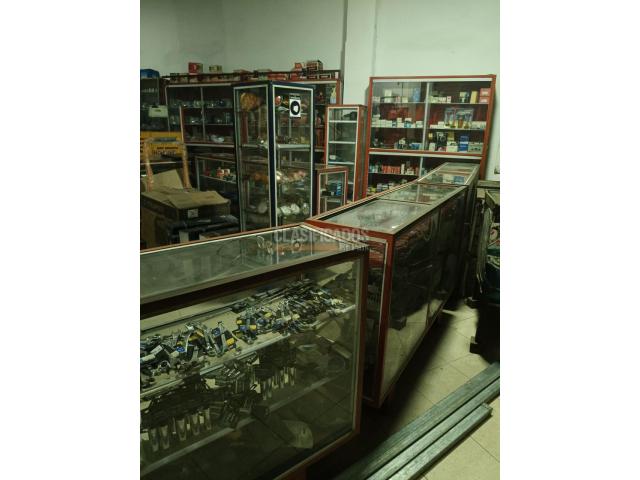 Montaje y mercancía almacén electricos