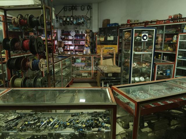 Montaje y mercancía almacén electricos