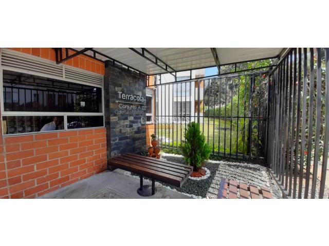 Apartamentos, Alquiler en Ciudad Melendez