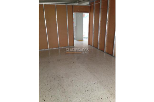 Locales y Bodegas, Venta, Centro Ccial. Río Cauca - $700.000.000