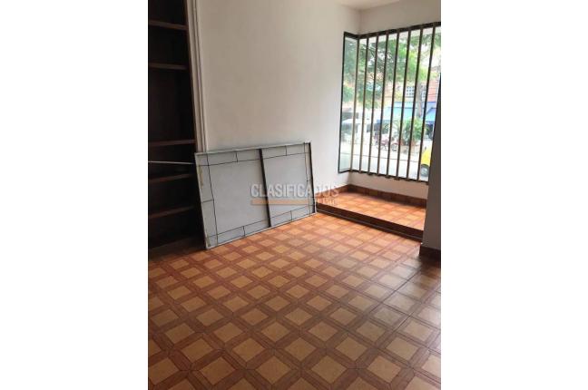 Oficinas y Consultorios, Alquiler, San Vicente - $3.000.000