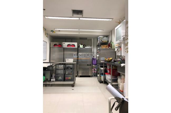 Locales y Bodegas, Venta, Centro Ccial. Unicentro - $380.000.000