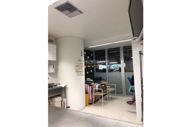 Locales y Bodegas, Venta, Centro Ccial. Unicentro - $380.000.000