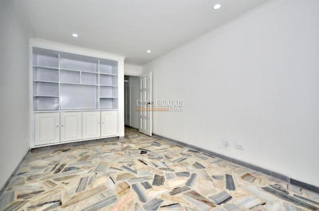 Apartamentos, Venta en Santa Mónica Residencial