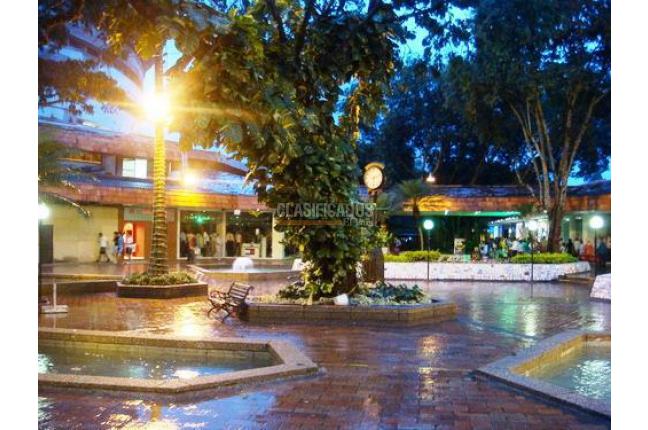 Locales y Bodegas, Venta, Centro Ccial. Unicentro - $1.780.000.000