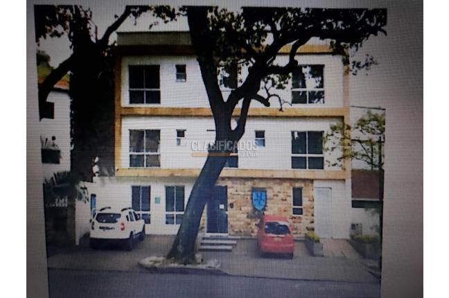 Oficinas y Consultorios, Alquiler en Centenario