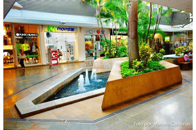 Locales y Bodegas, Venta, Centro Ccial. Unicentro - $2.500.000.000