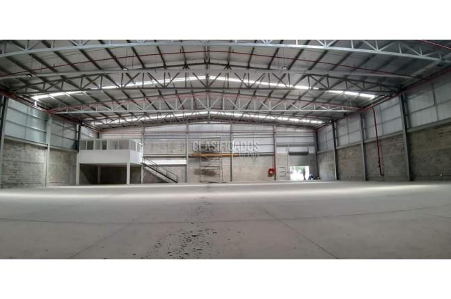 Locales y Bodegas, Alquiler, La Dolores - $14.000.000