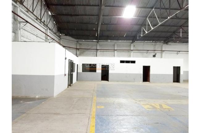 Locales y Bodegas, Alquiler en Industrial