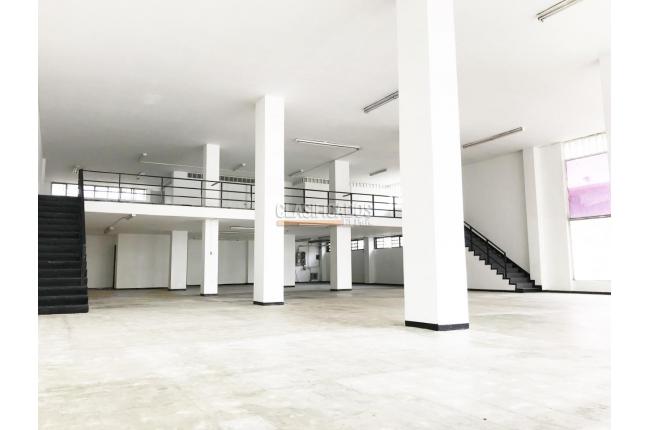 Locales y Bodegas, Alquiler en El Piloto