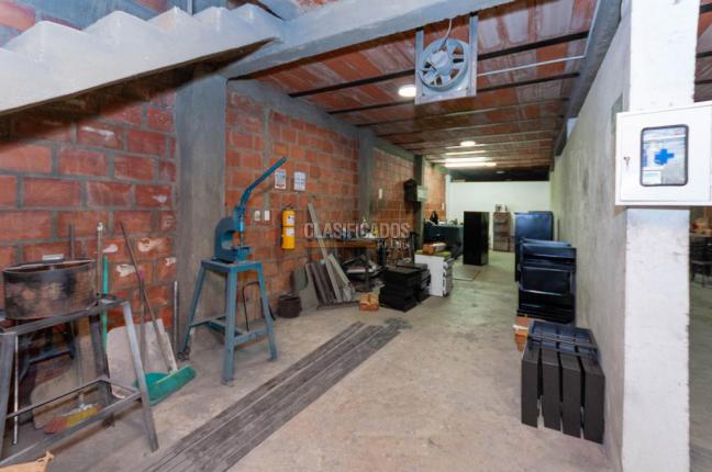 Locales y Bodegas, Venta, 3 de Julio - $1.500.000.000