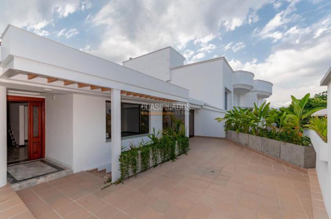 Casas, Venta en Ciudad Jardín