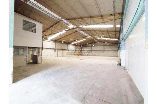 Locales y Bodegas, Alquiler en La Esmeralda