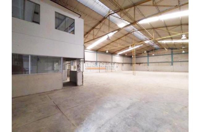 Locales y Bodegas, Alquiler, La Esmeralda - $18.000.000