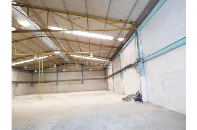 Locales y Bodegas, Alquiler en La Esmeralda