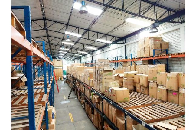 Locales y Bodegas, Alquiler en La Esmeralda