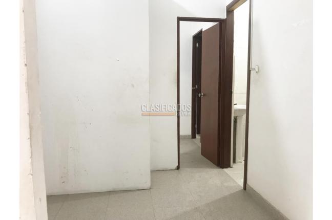 Locales y Bodegas, Alquiler, Industrial - $8.100.000