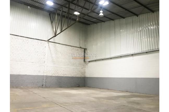 Locales y Bodegas, Alquiler, Industrial - $8.100.000