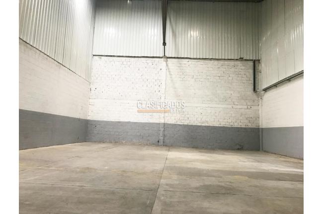 Locales y Bodegas, Alquiler, Industrial - $8.100.000