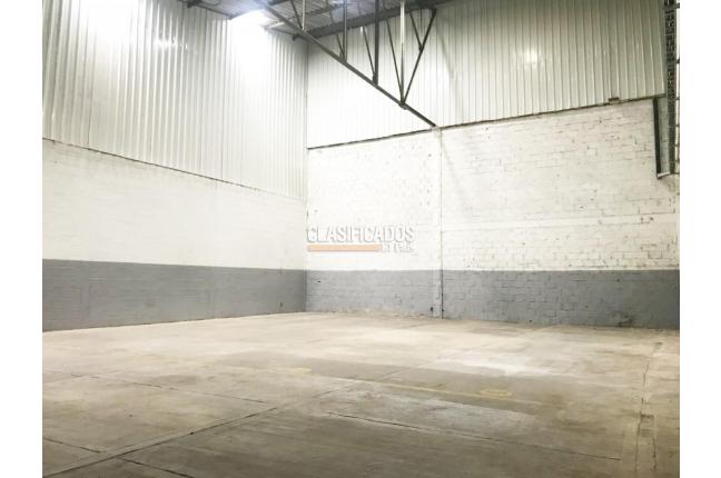 Locales y Bodegas, Alquiler, Industrial - $8.100.000