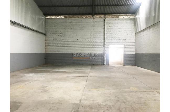 Locales y Bodegas, Alquiler, Industrial - $8.100.000
