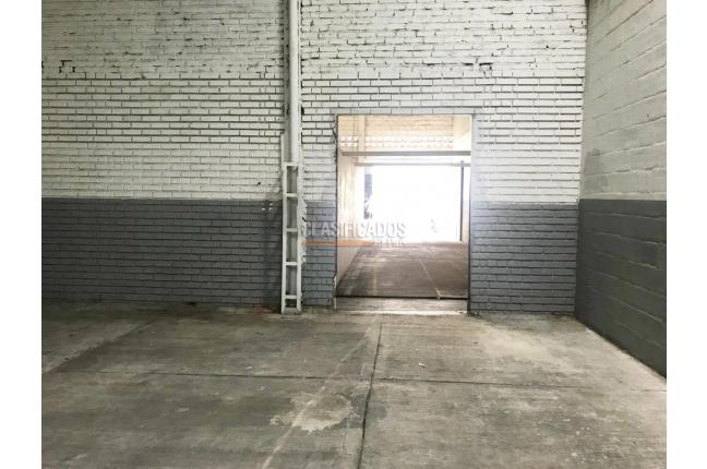 Locales y Bodegas, Alquiler, Industrial - $8.100.000